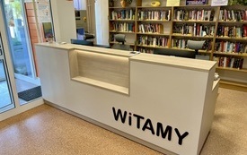 Ladaw biblioteczna w wypożyczalni.
