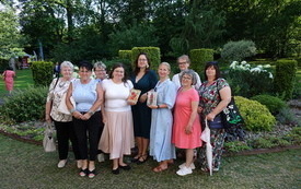 Fotografia grupowa 9 kobiet.