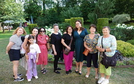 Zdjęcie grupowe 9 kobiet w różnym wieku.