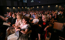 Słuchacze konferencji. 