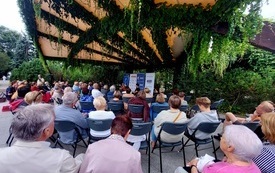 Widok na uczestników spotkania.