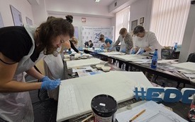 Uczestniczki spotkania podczas pracy.