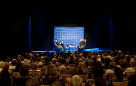 Widok na widownie i scenę.