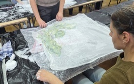 Kobiety podczas pracy warsztatowej.