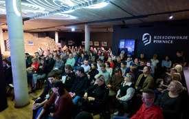 Publiczność zebrana na spotkaniu