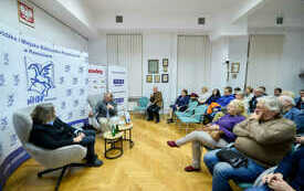 Publiczność zebrana na spotkaniu autorskim