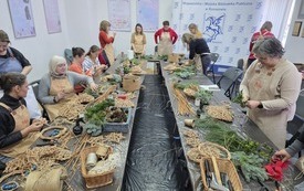 Uczestniczki warsztat&oacute;w podczas pracy