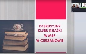 Plansza dotycząca MBP w Cieszanowie. Po prawej stronie w oknie kamery trzy kobiety. 