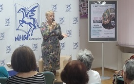 Wystąpienie przed publicznością pani profesor.