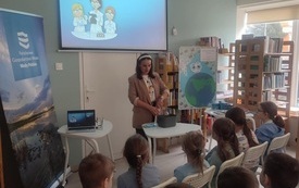 Zajęcia edukacyjne w bibliotece.