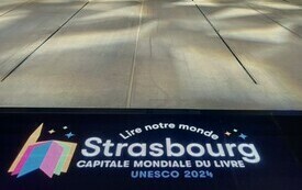 Logo z książką wydarzenia w Strasbourgu.