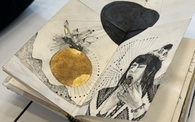 Otwarta książka z rysunkiem.