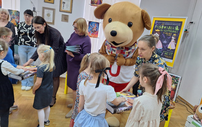 Zdjęcie do &bdquo;W Krainie Bajki&rdquo; &ndash; uroczyste pasowanie na czytelnika w WiMBP