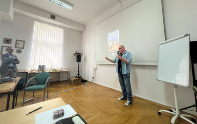 Zdjęcie do &bdquo;Kadr na bibliotekę. Praktyczne warsztaty fotografii kom&oacute;rkowej&rdquo;: szkolenie
