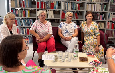 Zdjęcie do Spotkanie DKK w Giedlarowej o książce &bdquo;Sztuczny mi&oacute;d&rdquo; Sabiny Waszut