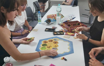 Zdjęcie do Spotkanie DKK dla młodzieży w Mielcu o książkach z cyklu &bdquo;Świat Dysku&rdquo; Terry&rsquo;ego Pratchetta