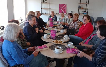 Zdjęcie do Czy mamy prawo do szczęścia? Refleksje klubowiczek z DKK w Łańcucie po lekturze "Maleńkiej"A. Niewczynow 