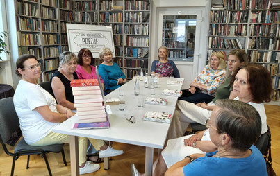 Zdjęcie do Spotkanie DKK w Żołyni o książce "Troje na huśtawce" Nataszy Sochy