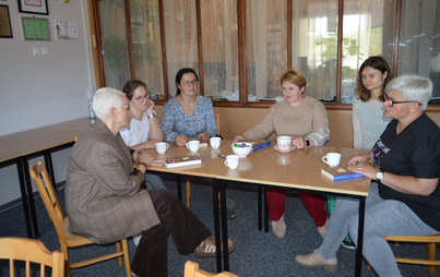 Zdjęcie do Wakacyjne spotkanie Dyskusyjnego Klubu Książki w błażowskiej bibliotece