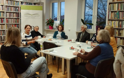 Zdjęcie do Spotkanie DKK w Żołyni o książce ,W sam raz&rdquo; autorstwa J. Gaardera