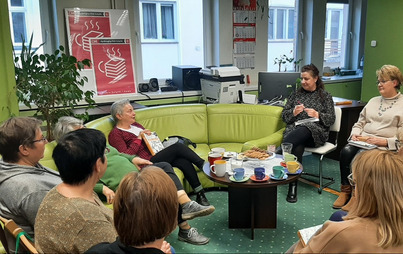 Zdjęcie do Spotkanie DKK w Krośnie wok&oacute;ł książki &bdquo;Niezwykłe. 366 kobiet, kt&oacute;re zmieniły bieg historii&rdquo; autorstwa Jo Bell, Tanii Hershman, Alisy Holland