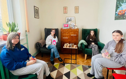 Zdjęcie do Spotkanie DKK dla młodzieży w Krzeczowicach o książce "Blizny jak skrzydła"  Erin Stewart 