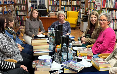 Zdjęcie do Spotkanie DKK w Zag&oacute;rzu o książkach &bdquo;O wilku m&oacute;wiono w izbie&rdquo; Ewy Wieżnawiec oraz &bdquo;Solo&rdquo; Anna Dan