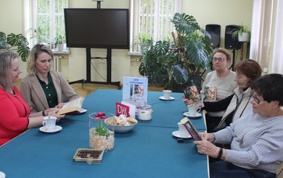 Zdjęcie do Spotkanie DKK w Czudcu o książce "Splątane ścieżki" Agnieszki Krawczyk 