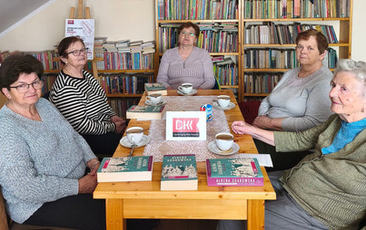 Zdjęcie do Spotkanie DKK w Jaślanach o książce Ałbeny Grabowskiej "Doktor Anna"