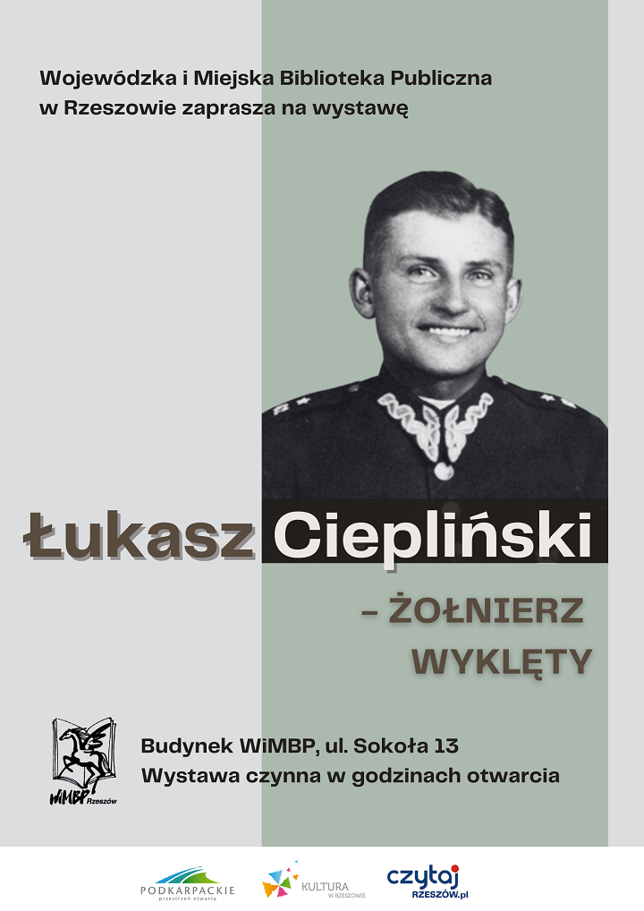 Plakat ze zdjęciem Łukasza Cieplińskiego zapowiadający wystawę jemu poświęconą