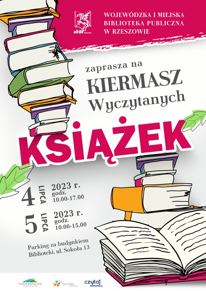 Książki ułożone w stos, obok jedna otwarta książka