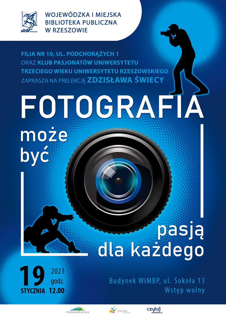 Na środku plakatu obiektyw aparatu fotograficznego, po bokach sylwetki kobiety i&nbsp;mężczyzny z&nbsp;aparatami