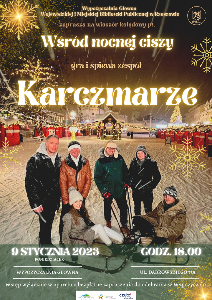 Czterech mężczyzn stoi na śniegu, przed nimi mężczyzna i kobieta siedzą na sankach