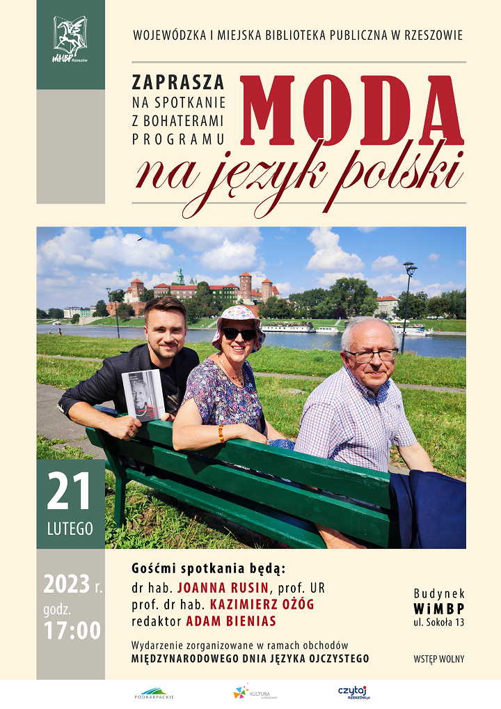 Dwóch mężczyzn i kobieta siedzą na zielonej ławce na bulwarach nadwiślańskich w Krakowie, w tle za nimi Wawel