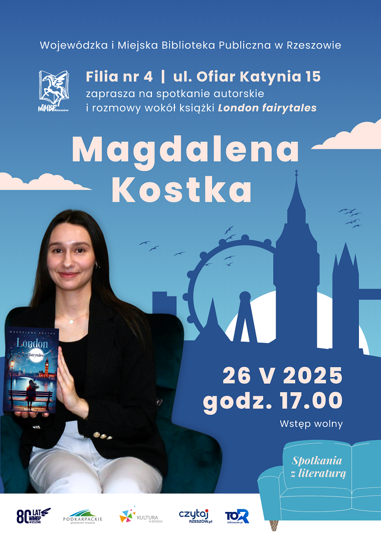 Młoda kobieta siedzi w fotelu z książką