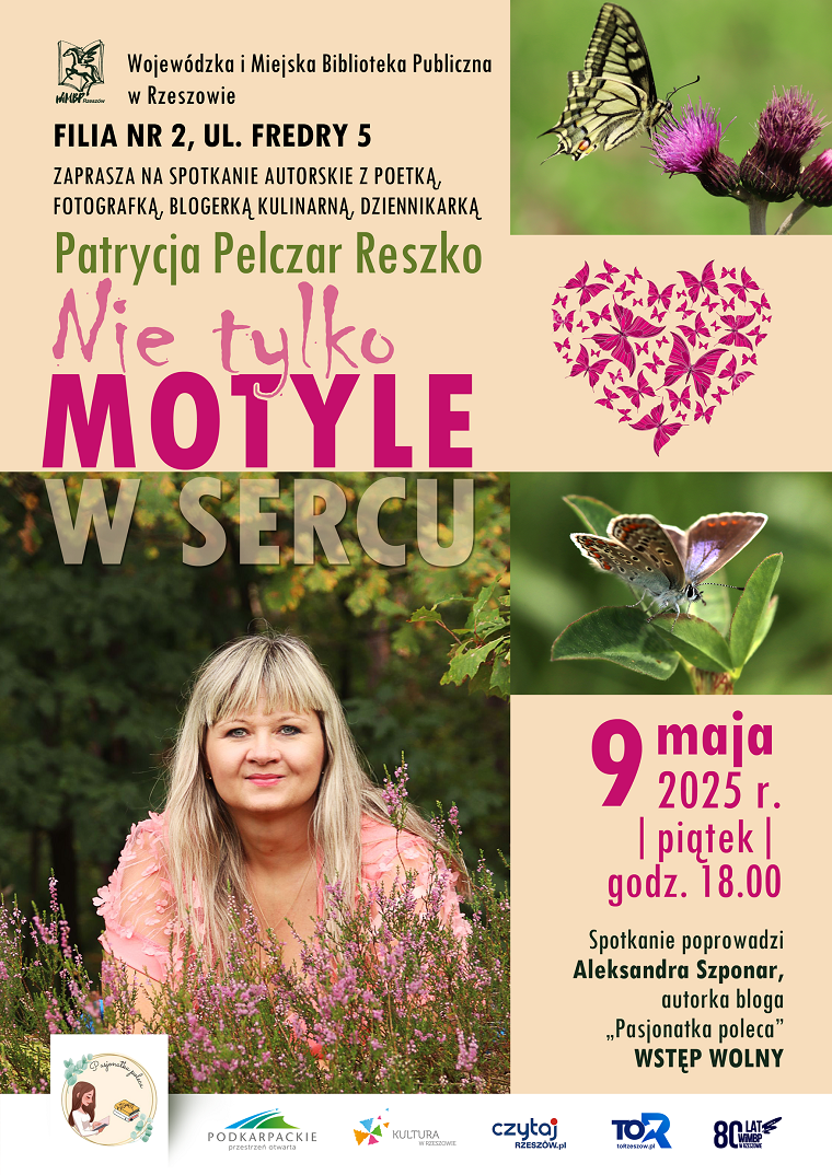 Kobieta w średnim wieku pozuje do zdjęcia na wrzosowisku