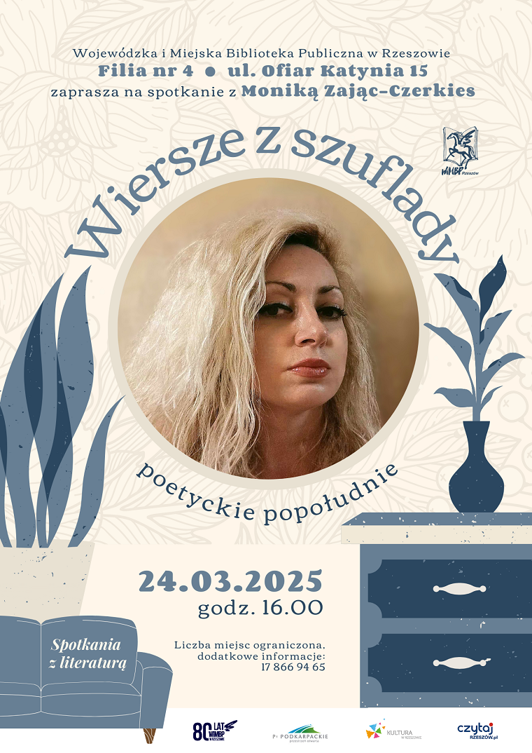 Blondwłosa kobieta w średnim wieku pozuje do zdjęcia z półprofilu