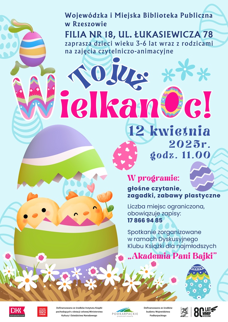 Wielkanocne jajo z kurczakami, obok kolorowe pisanki