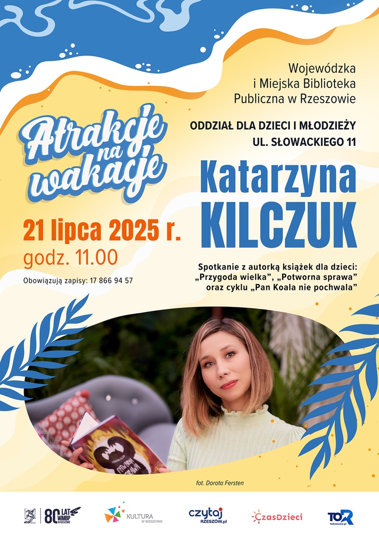 Młoda kobieta z książką w ręku na grafice przedstawiającej plażę i morze. 