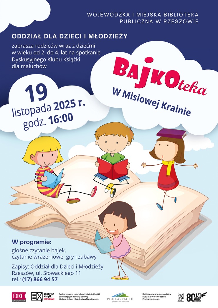 Czwórka dzieci siedzących na książce.