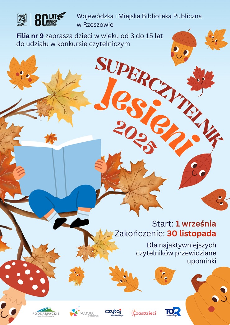 Chłopiec siedzi na gałęzi z książką. Wokół jesienne liście, grzyb, dynia. 